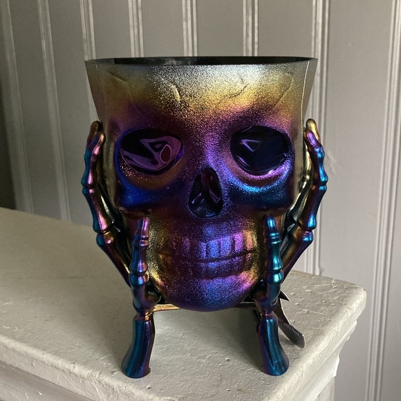 NWT Purple Blue Iridescent Oil Slick Skull 💀 in Hands Snack or Candy Bowl Decor - Picture 13 of 17